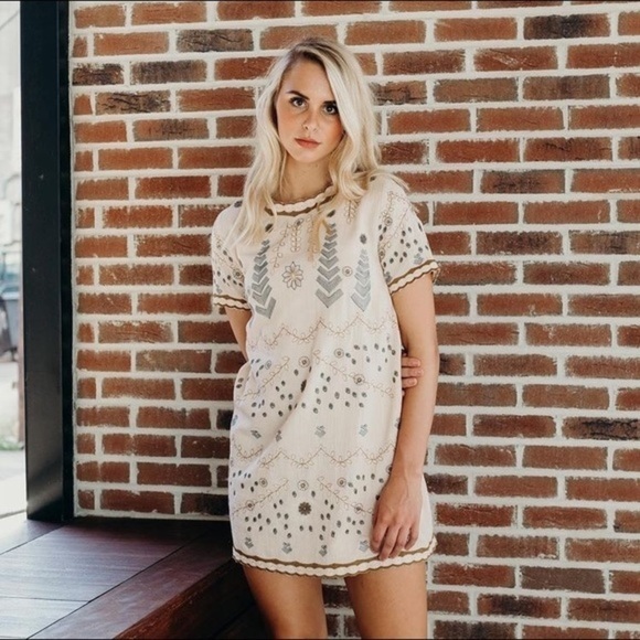 Sadie and sage embroidered open back mini dress NWT - Picture 3 of 9